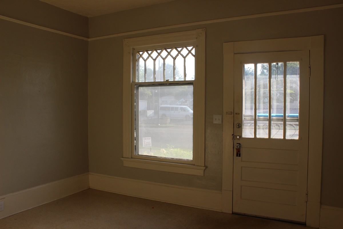 1527 Noble St - Photo 2 of 8