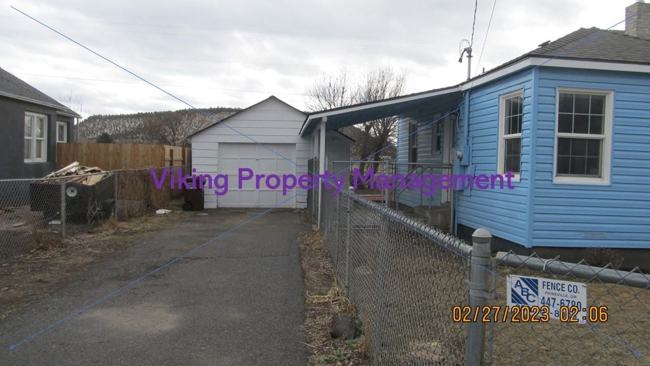 1540 Se 2nd St - Photo 3 of 18