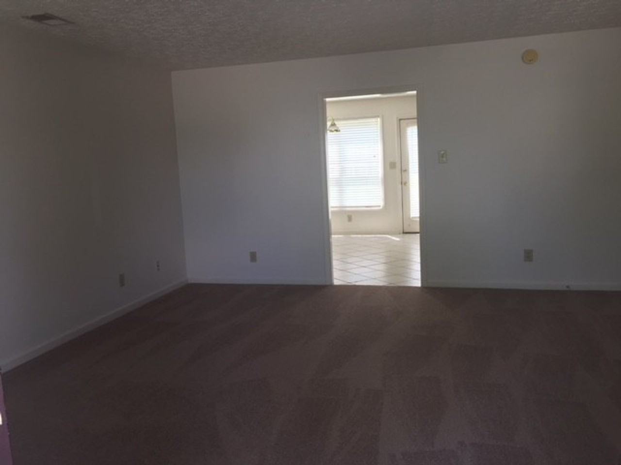572 Hadlow St - Photo 4 of 20
