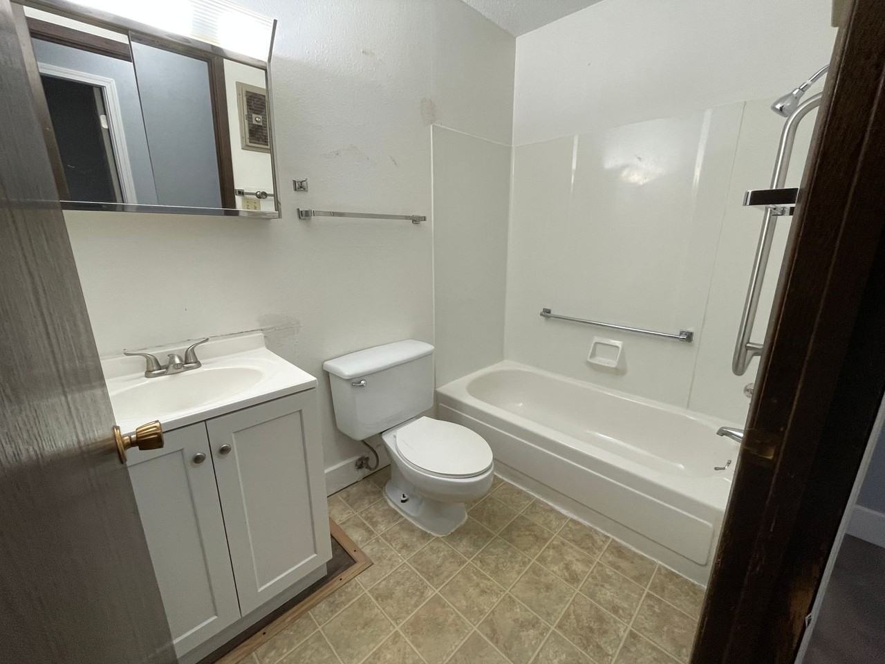 220-320 Wilhelm St - Photo 4 of 14