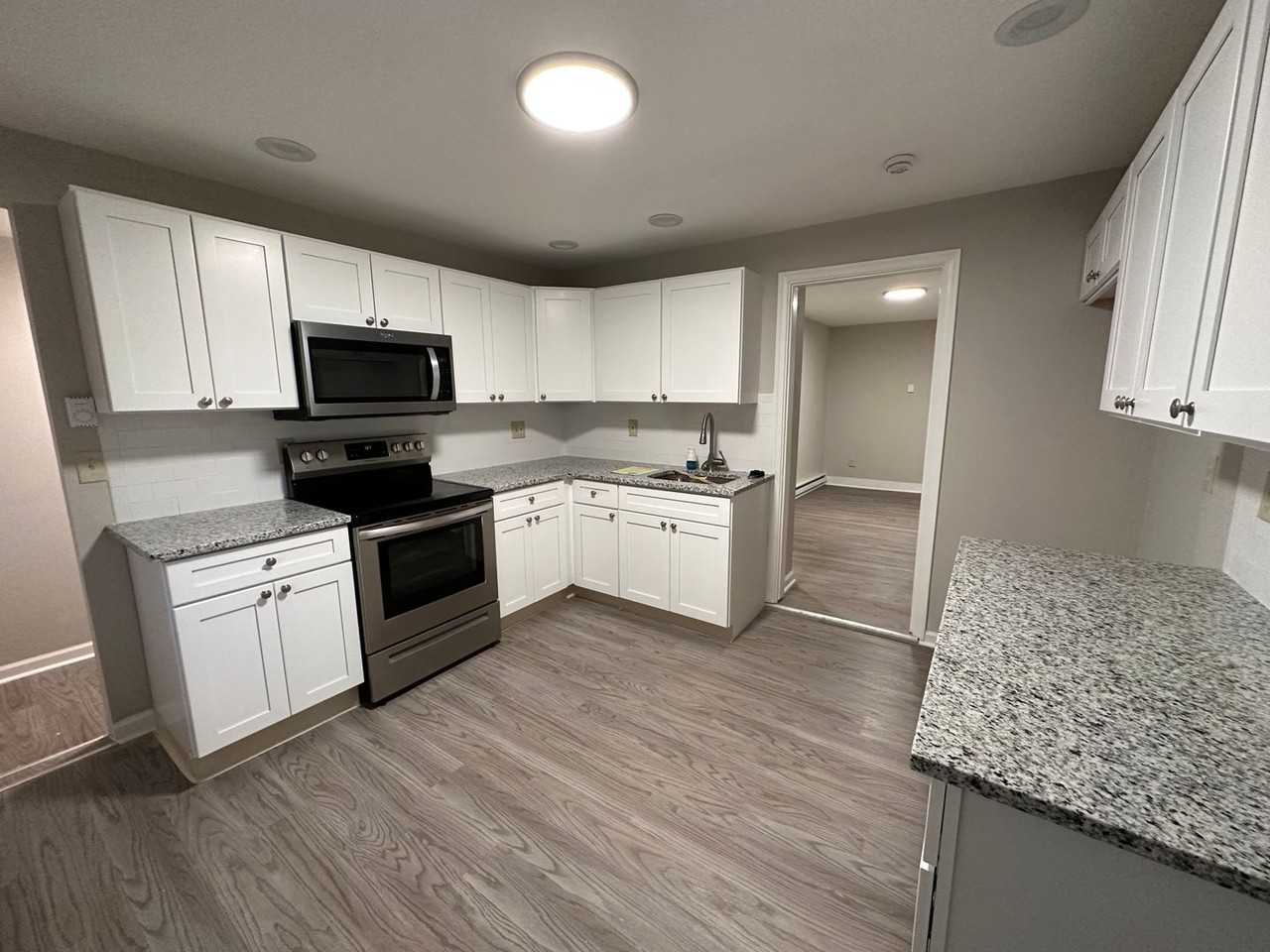 204 S Margaretta St - Photo 3 of 12