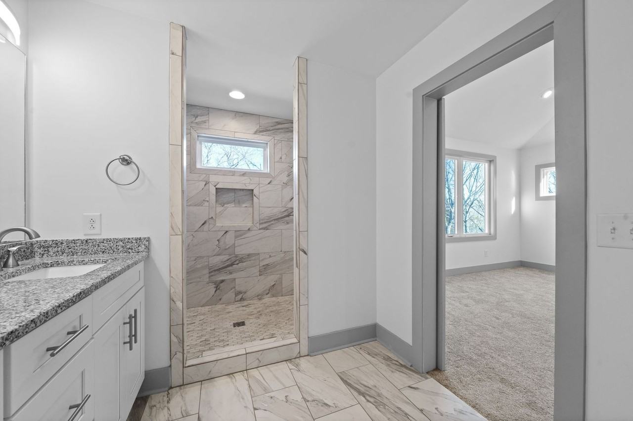 720 Flint Ridge Dr - Photo 2 of 36