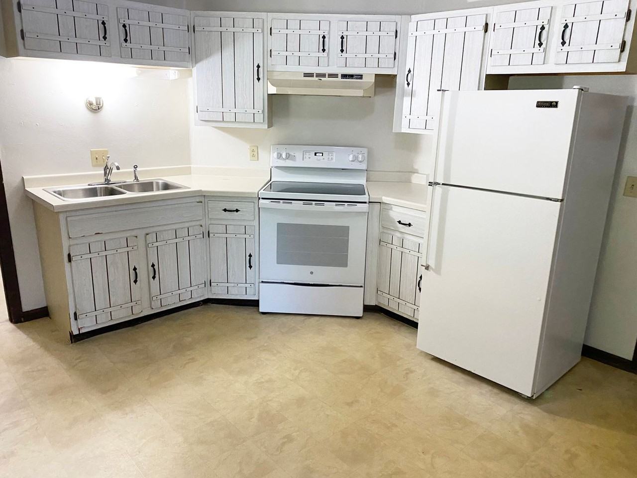 3902 Bayington Avenue - Photo 2 of 24