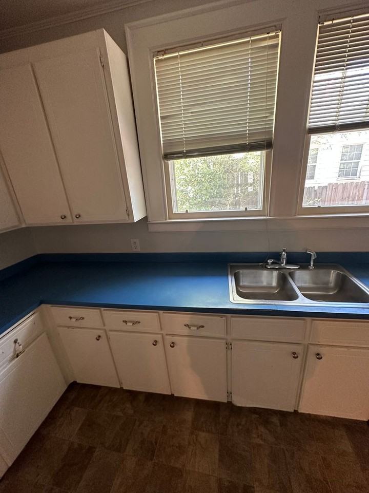 2506 Poplar St - Photo 2 of 17