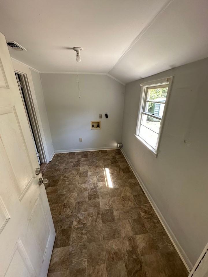 2506 Poplar St - Photo 3 of 17