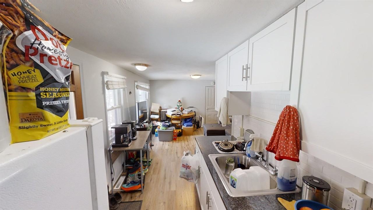 101 East McKay Street - Photo 2 of 12