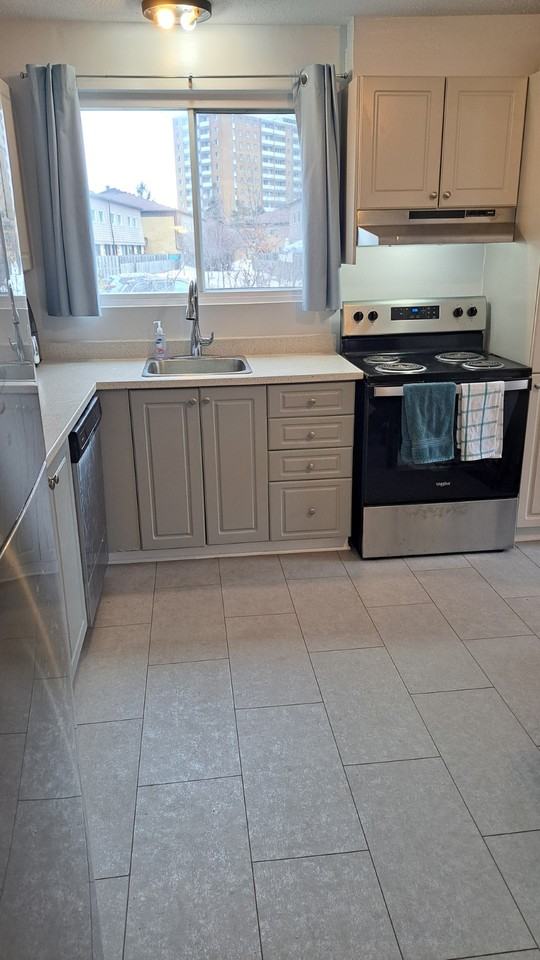 49 Woodridge Crescent #15 - Photo 2 of 7