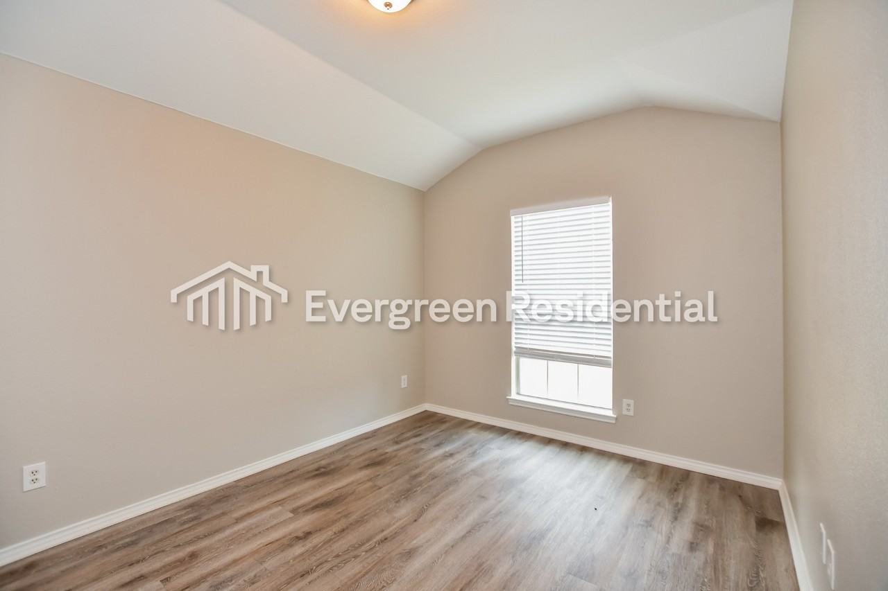 108 Angelina Dr - Photo 7 of 14