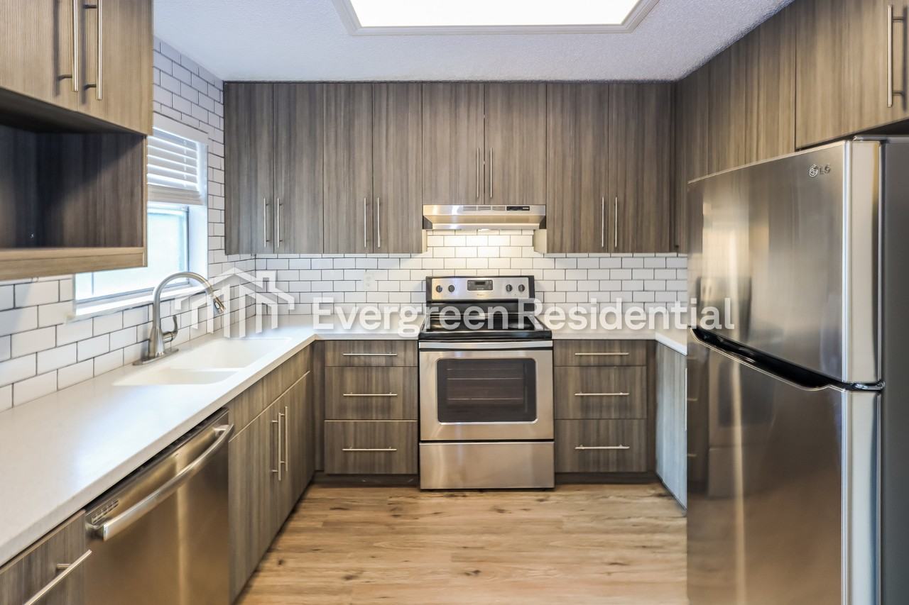 5930 Cliff Valley Dr - Photo 3 of 9