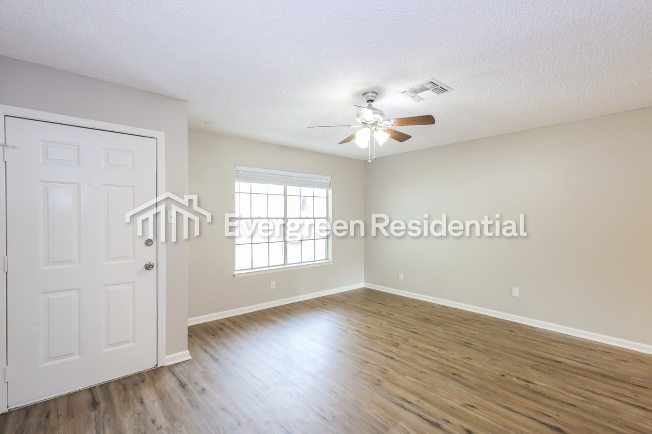5930 Cliff Valley Dr - Photo 4 of 9