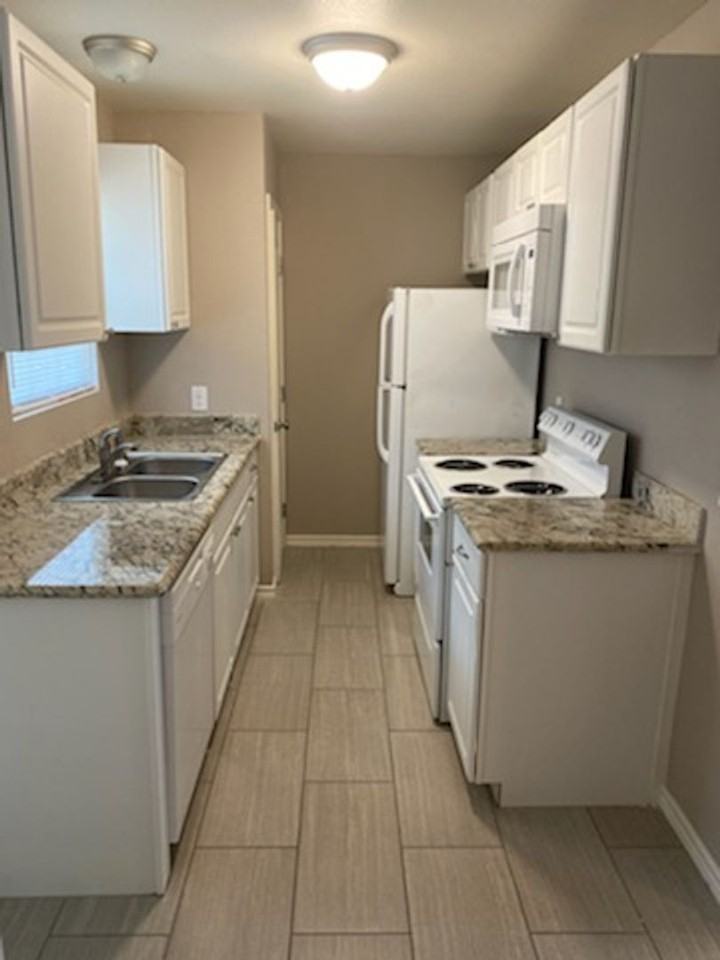 La Place Avenue H - Photo 2 of 37