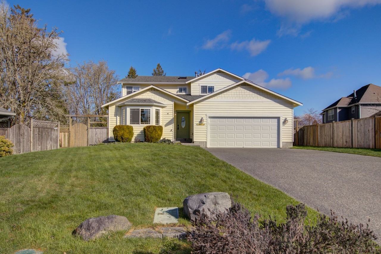 1259 Ne Cameo Ct - Photo 2 of 40