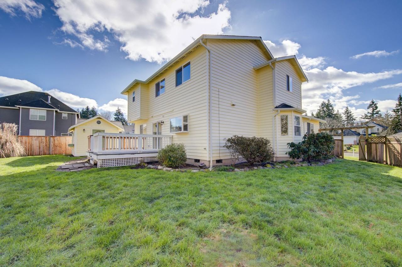 1259 Ne Cameo Ct - Photo 3 of 40
