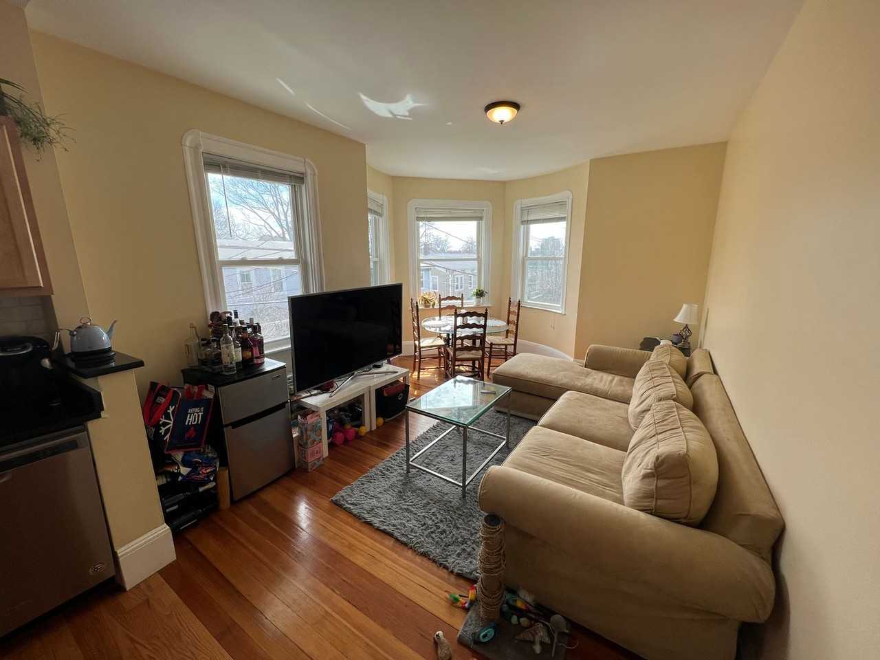 48-50 Lowell Street - Photo 5 of 46