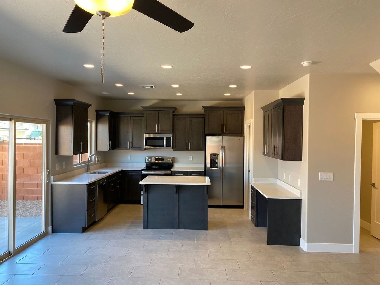 648 S Malorie Way - Photo 6 of 35