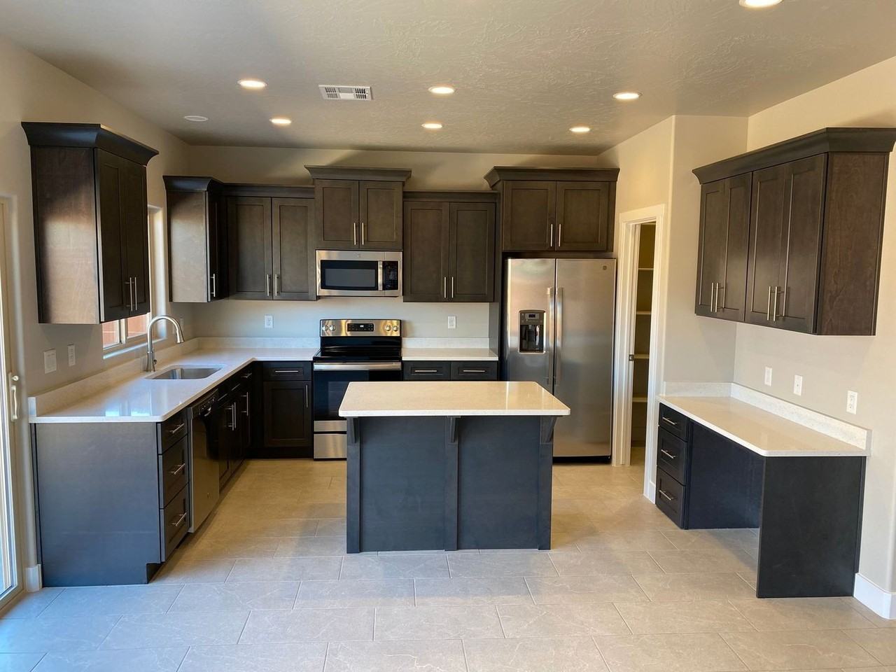 648 S Malorie Way - Photo 7 of 35