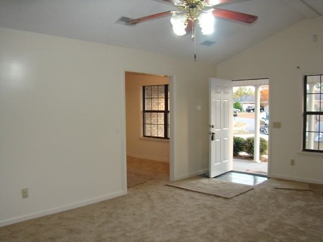 975 Yale Ct - Photo 3 of 12