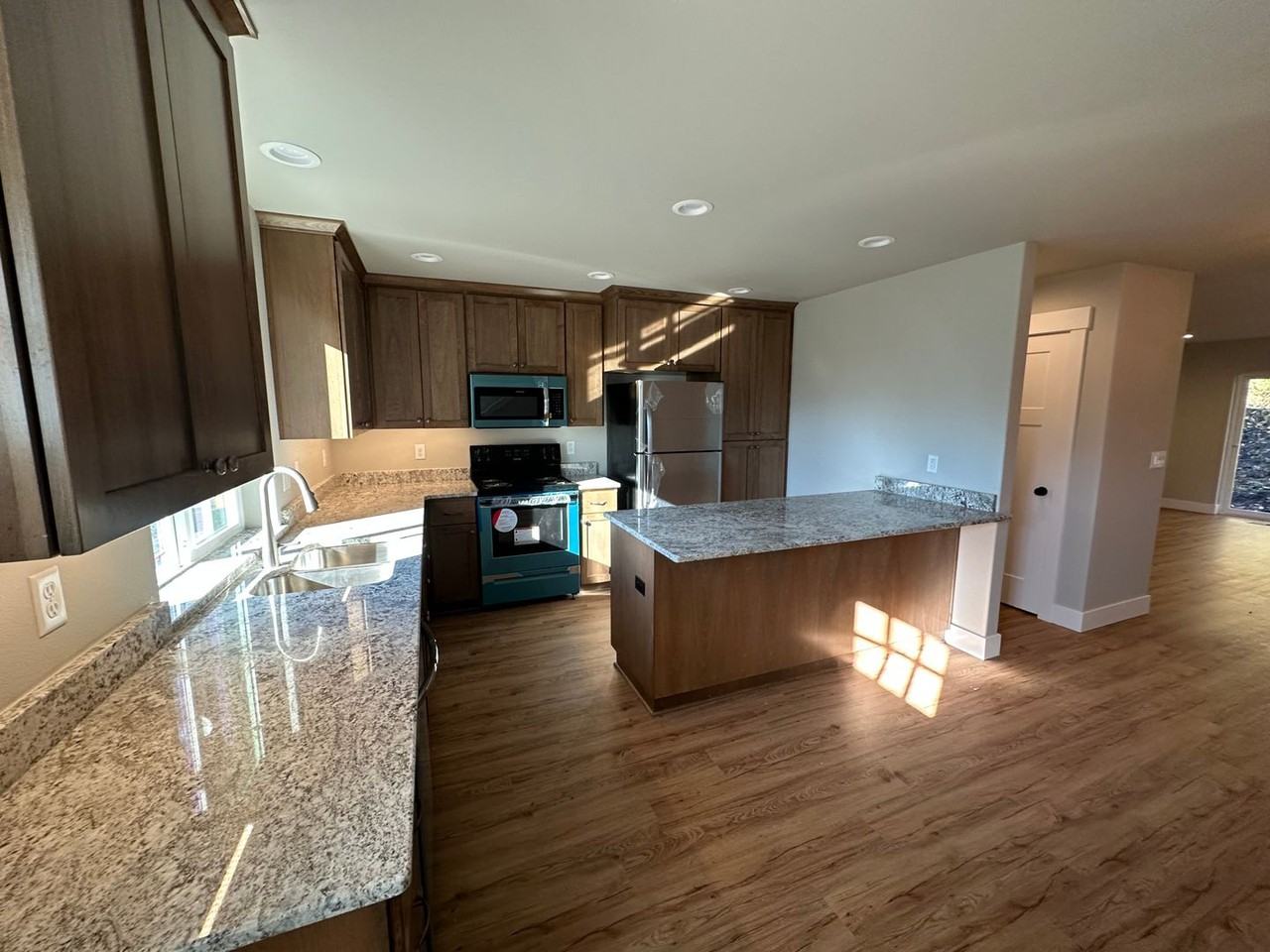 400 Nw 7th Ave - Photo 5 of 16