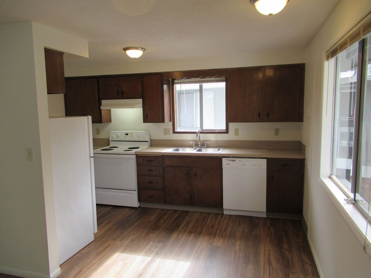 1115 Waller St Se - Photo 6 of 16