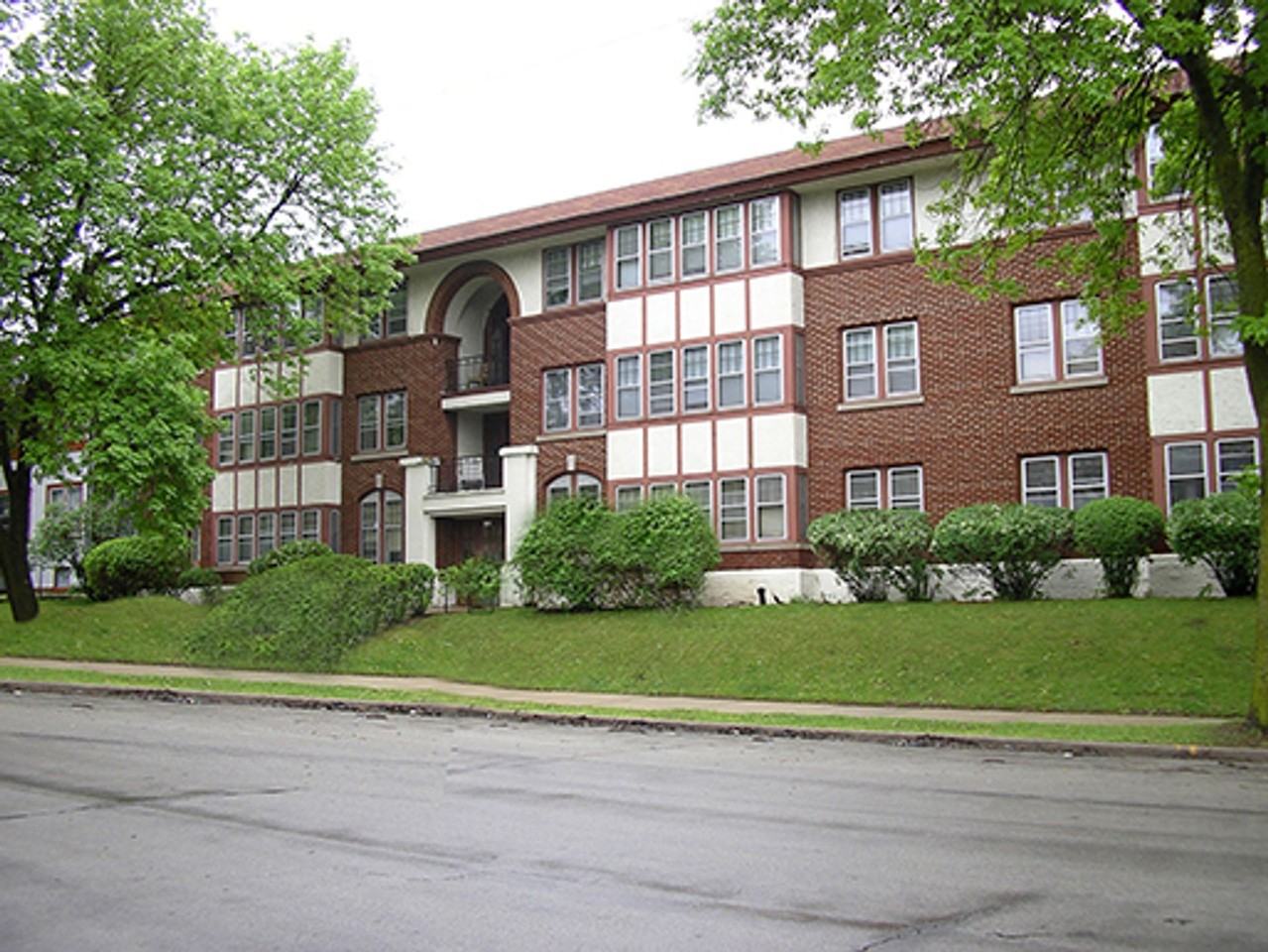 2011 E Park Place - Photo 2 of 10