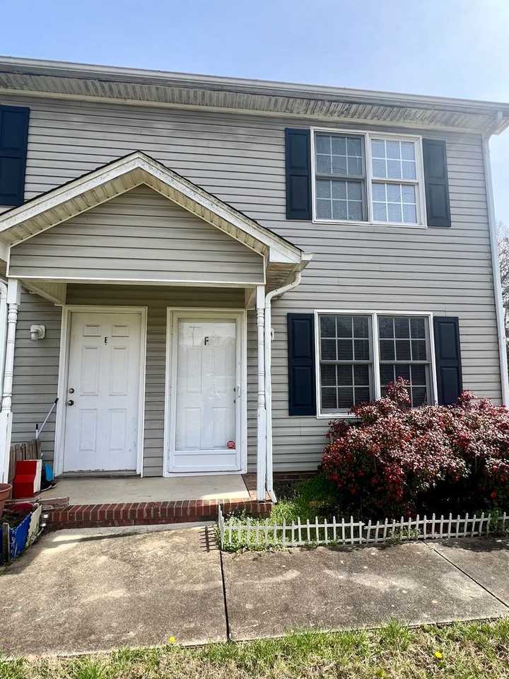 303 Dare St - Photo 2 of 16