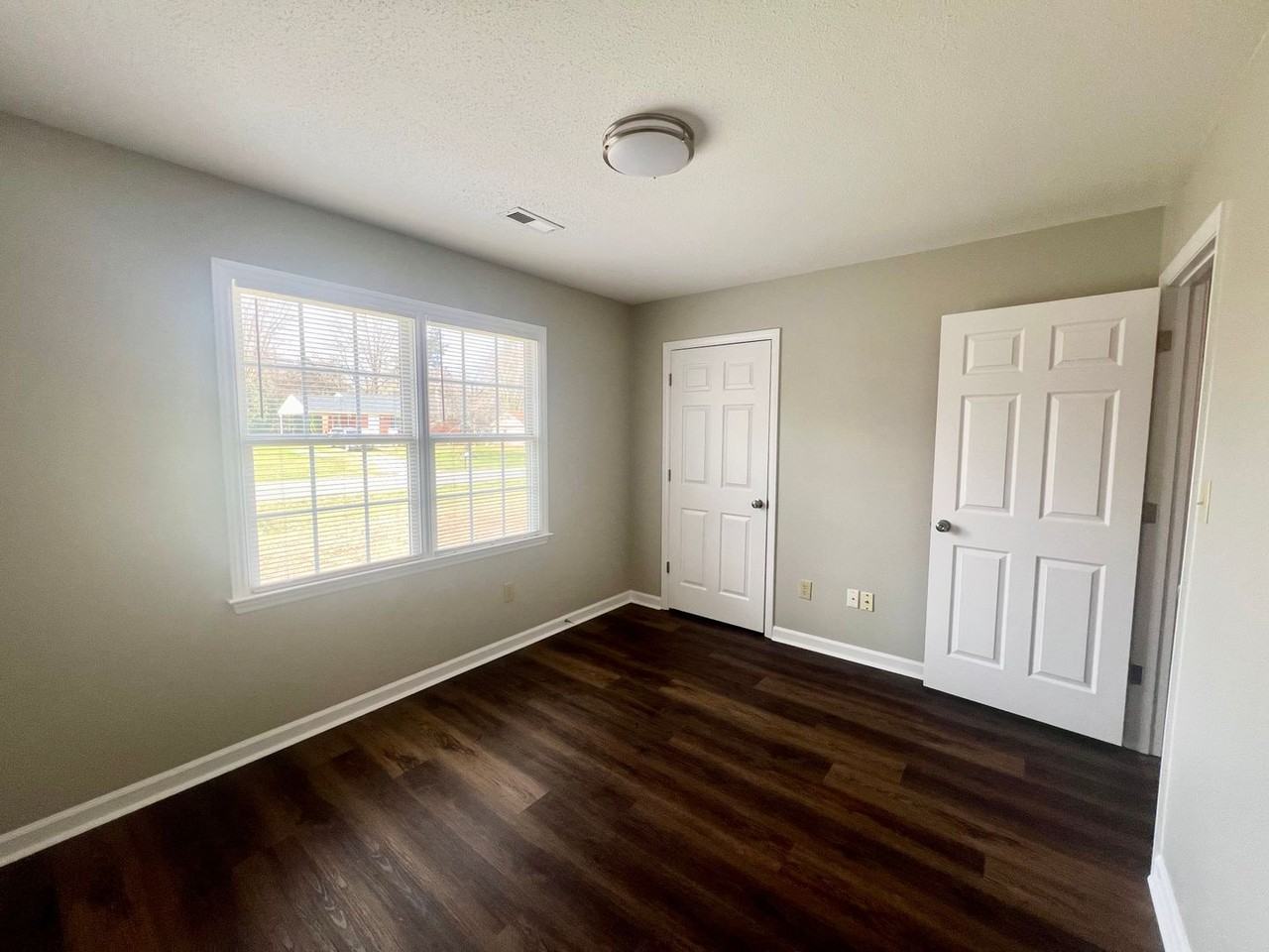 303 Dare St - Photo 3 of 16