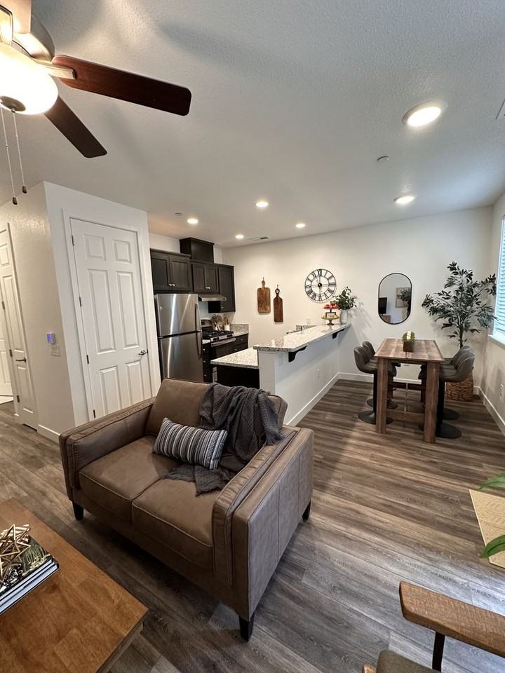 1060 Buschmann Rd - Photo 3 of 27