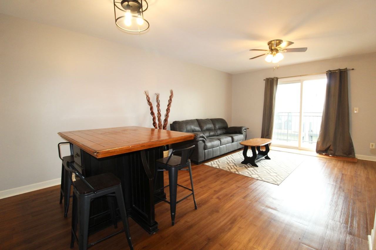 1340 Hunters Rd Apt I - Photo 5 of 13