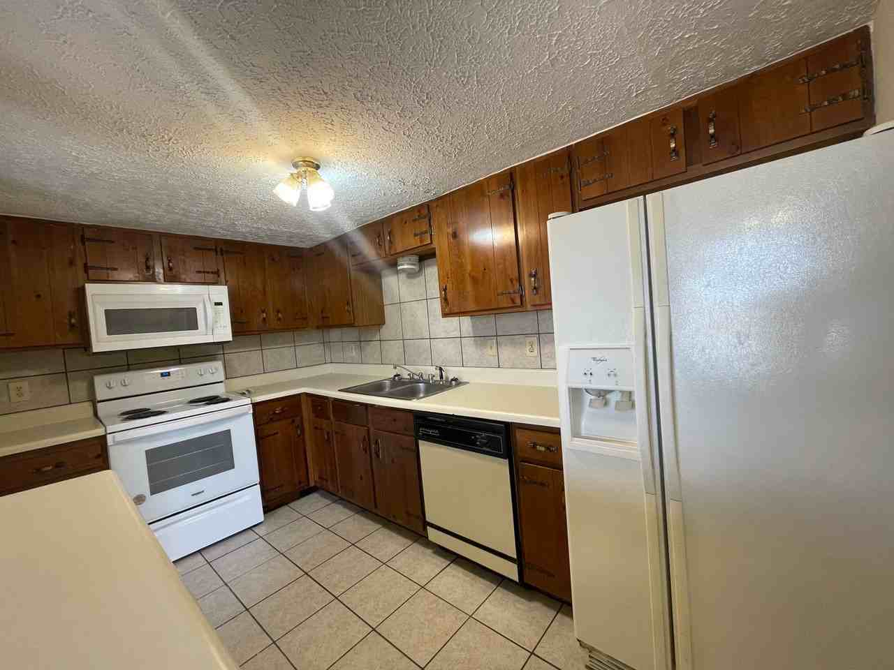 122 Kitty Hawk Sq - Photo 3 of 14