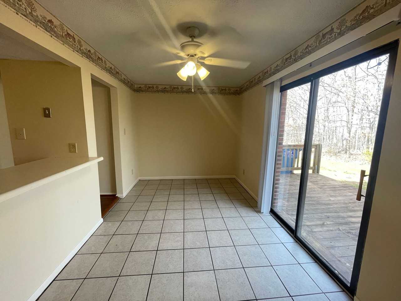 122 Kitty Hawk Sq - Photo 4 of 14