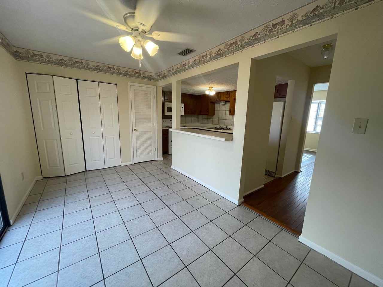 122 Kitty Hawk Sq - Photo 5 of 14