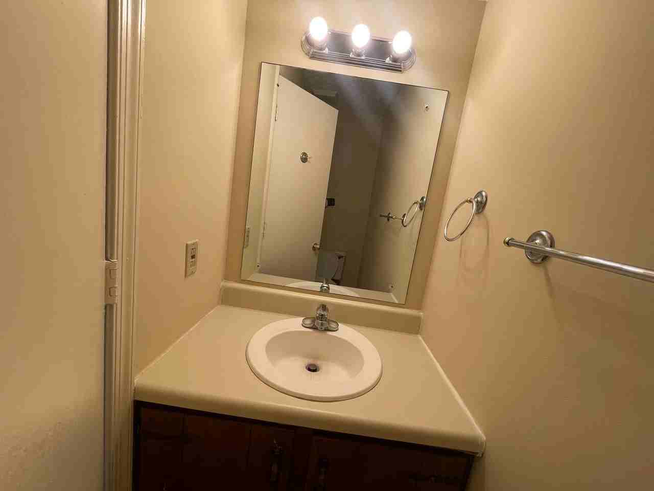 122 Kitty Hawk Sq - Photo 6 of 14