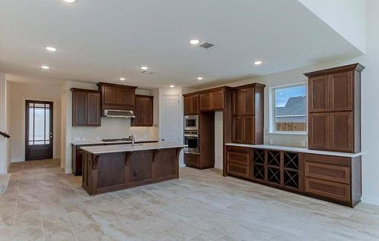 1422 Oaklawn Dr - Photo 2 of 14
