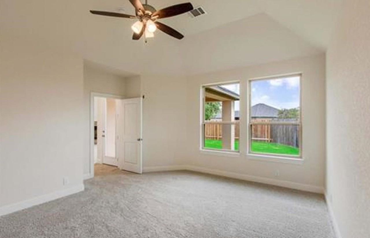 1422 Oaklawn Dr - Photo 3 of 14
