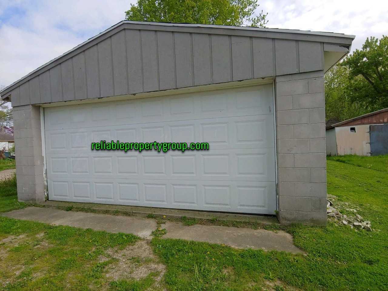 1510 W 11th St - Photo 2 of 10