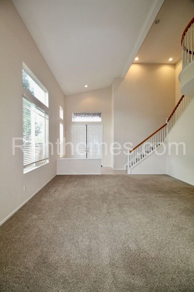 10981 Sunny Mesa Rd - Photo 3 of 35