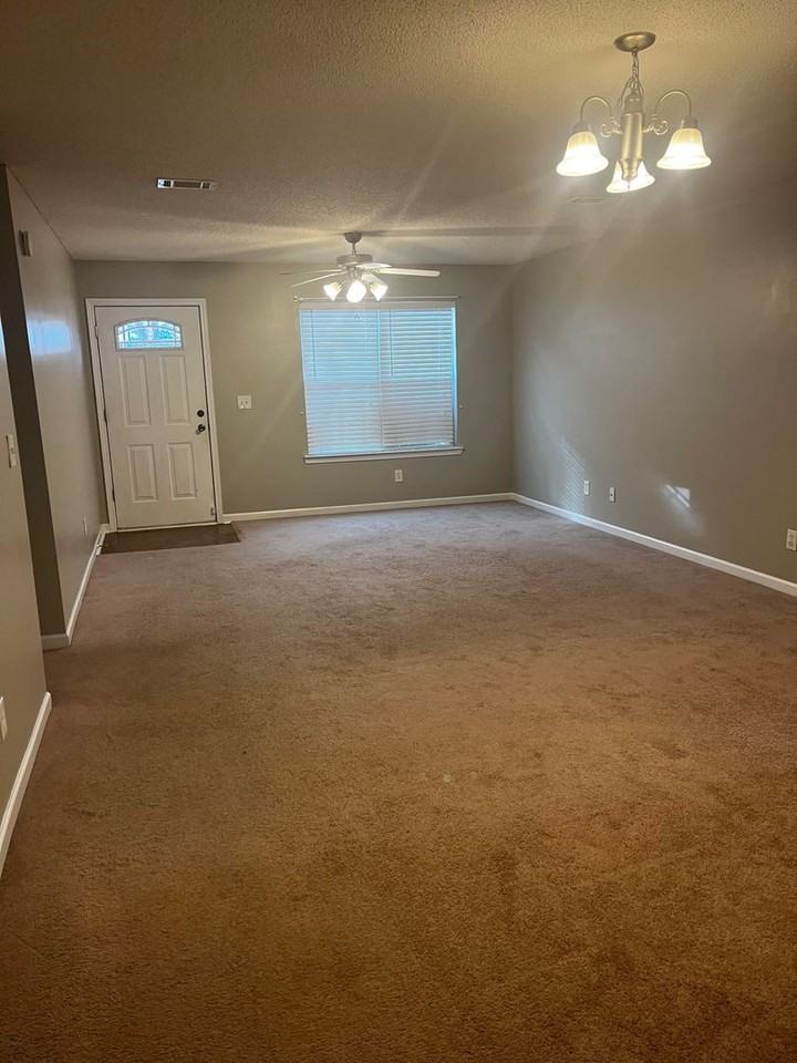200 Northpointe Dr - Photo 3 of 13
