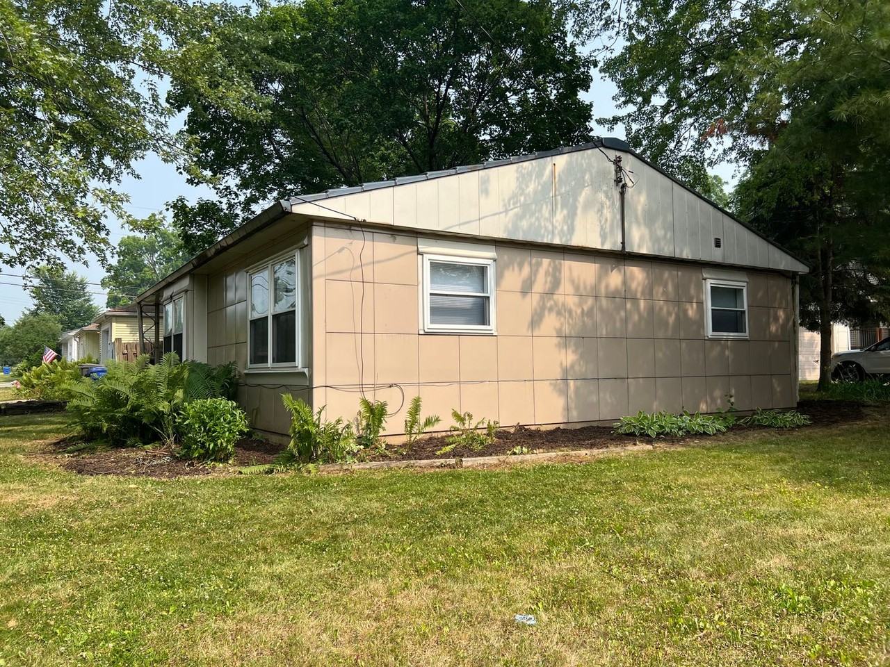 208 Starry Ave - Photo 2 of 9