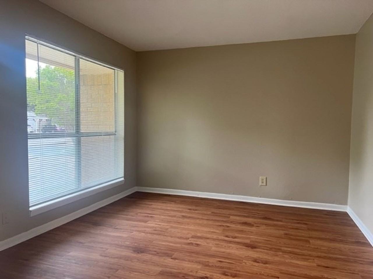 3401 Hummingbird Ln - Photo 4 of 17