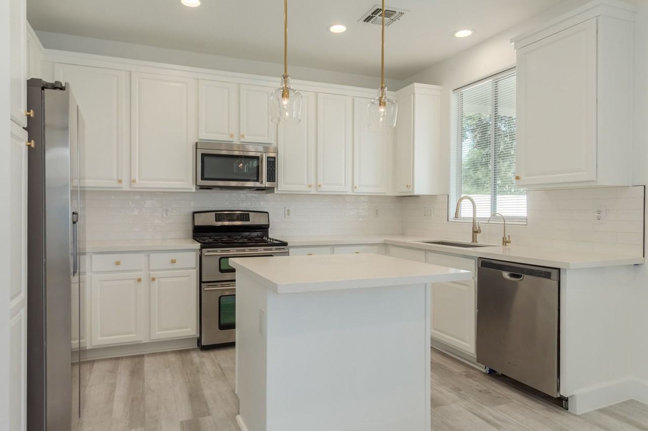 1329 E Frances Ln - Photo 3 of 38