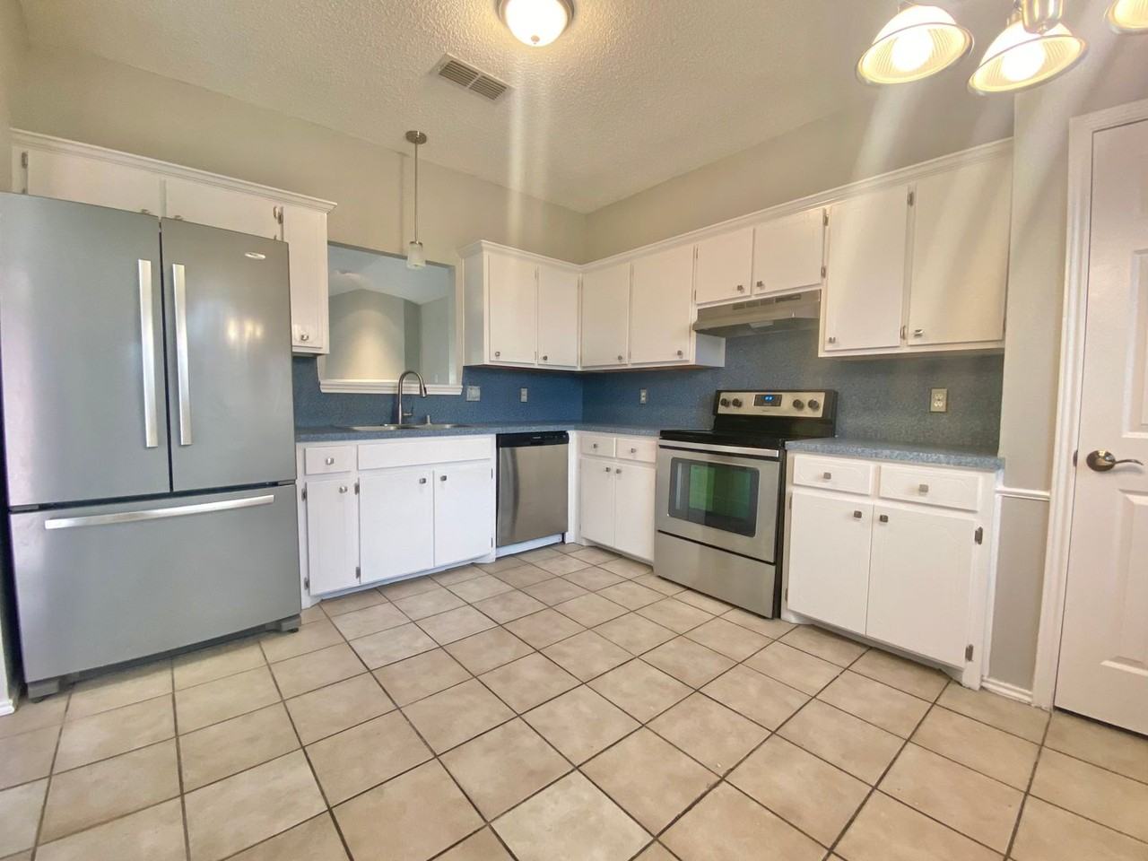 6112 9th St - Photo 3 of 15