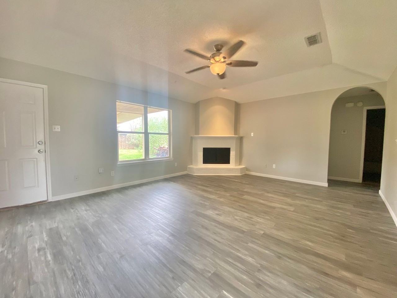 6112 9th St - Photo 5 of 15