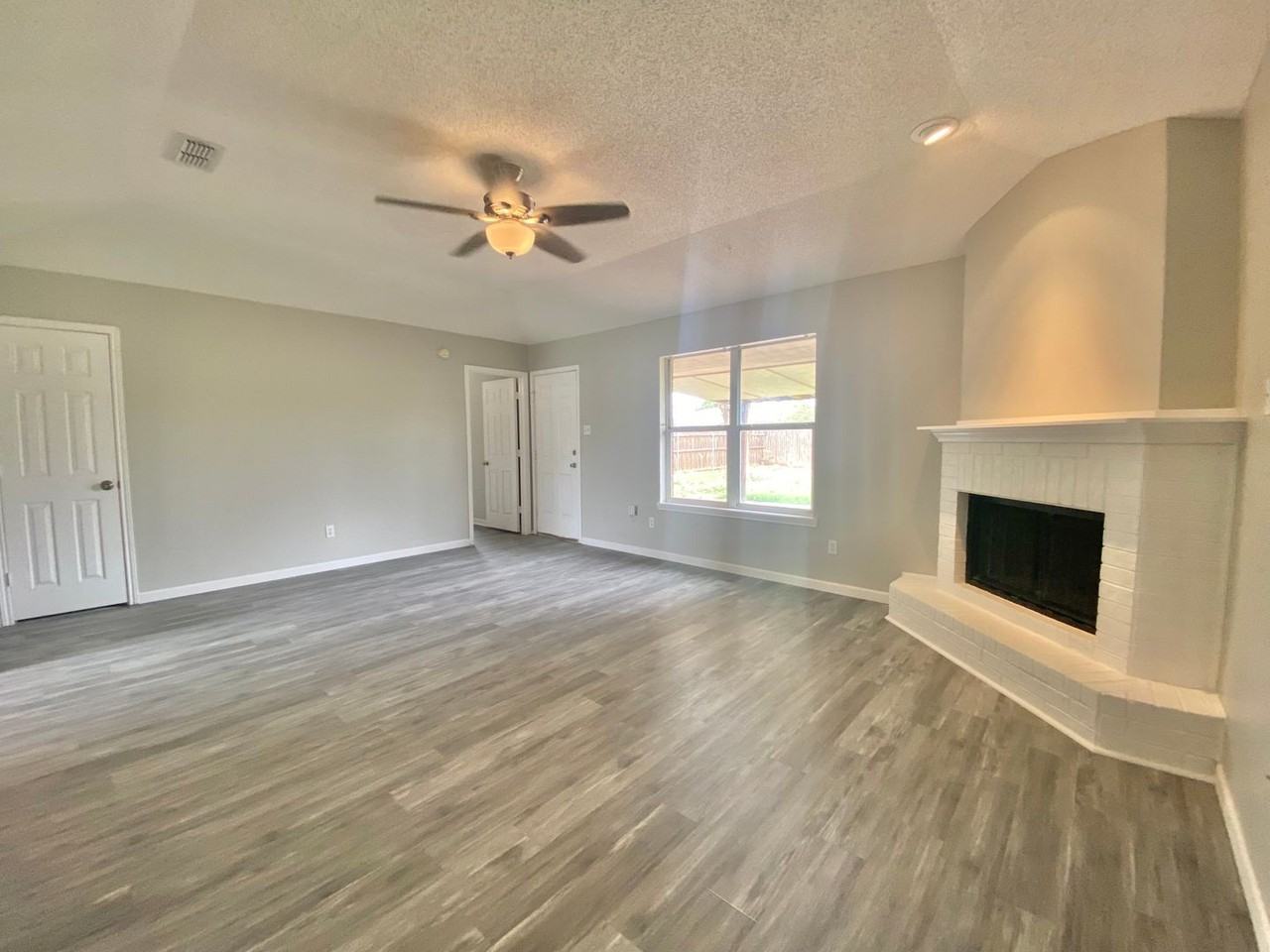 6112 9th St - Photo 6 of 15