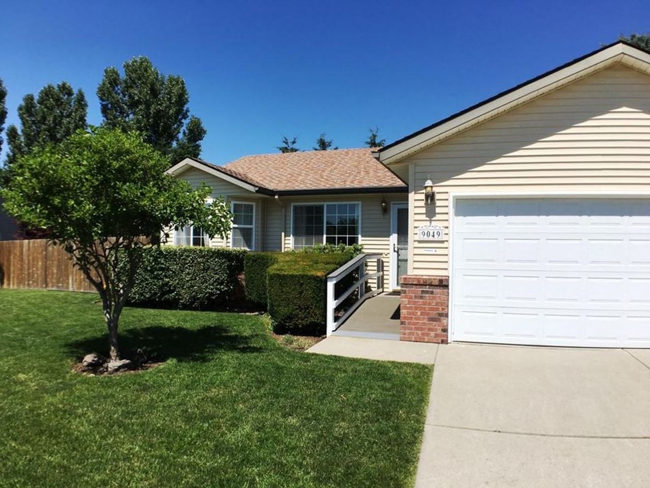 9049 N Torrey Ln - Photo 2 of 26