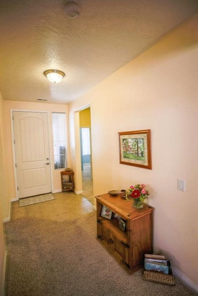 1411 N Sunridge Cir - Photo 2 of 21