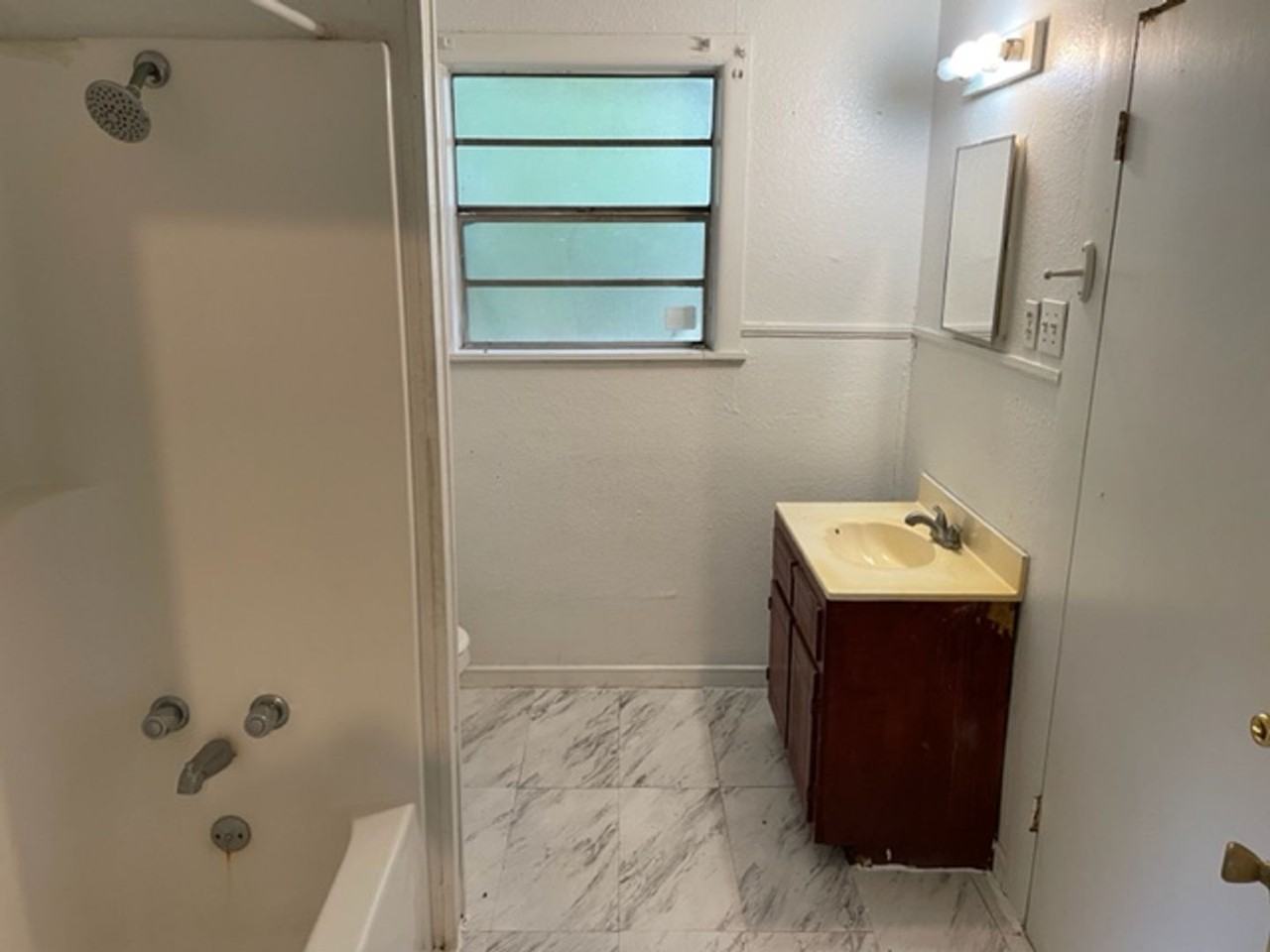 2516 Dupont St - Photo 7 of 11