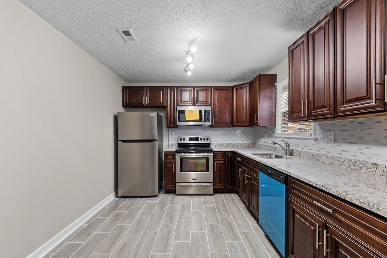 979 Teal Ct - Photo 3 of 25