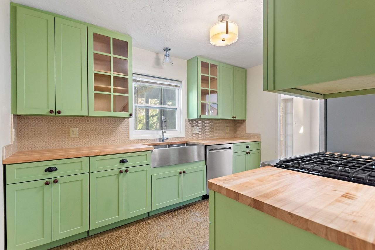 437 Richmond St - Photo 5 of 31