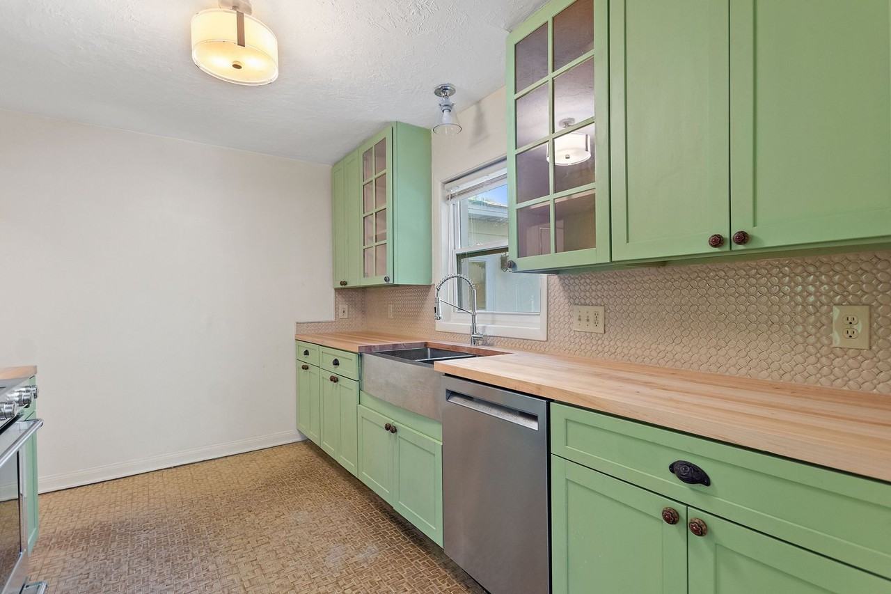 437 Richmond St - Photo 6 of 31