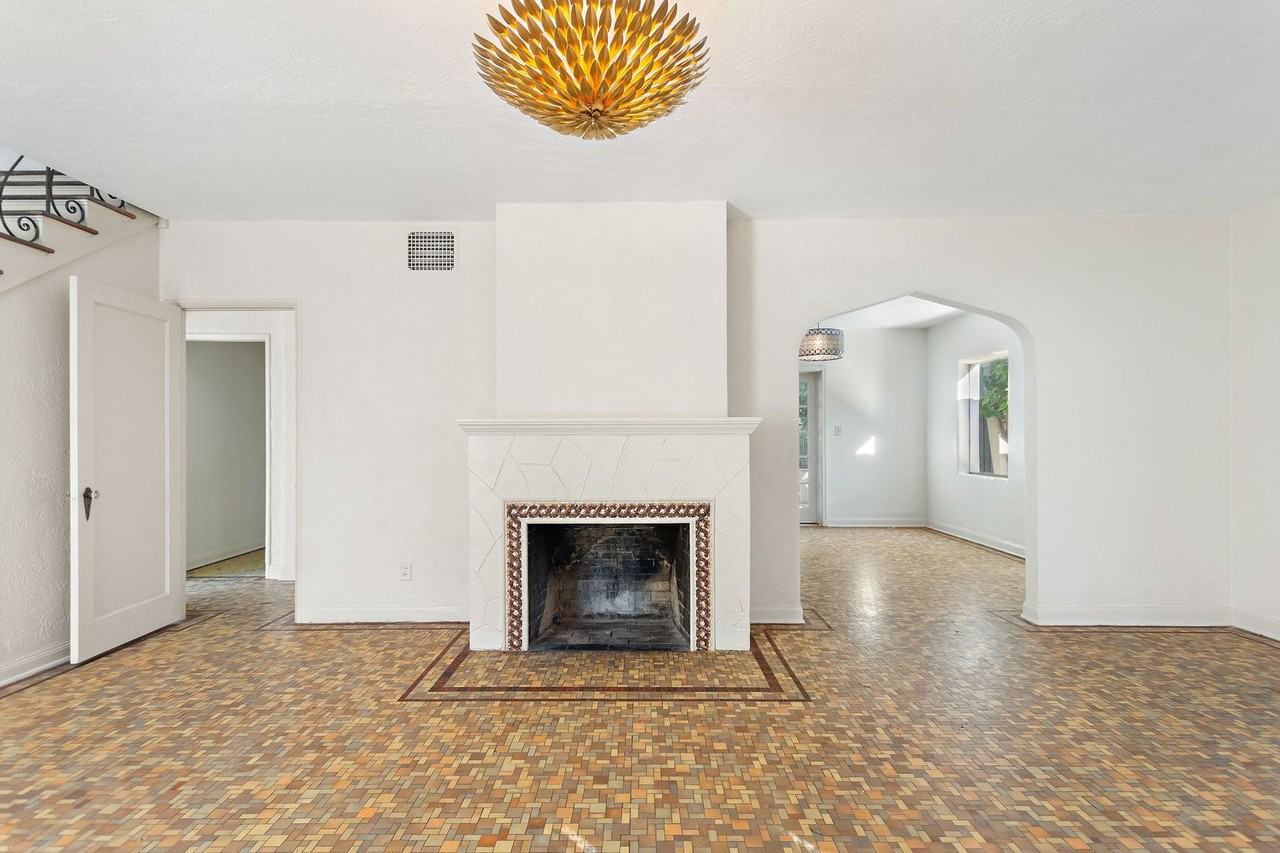 437 Richmond St - Photo 3 of 31